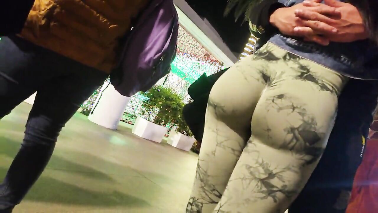 Sexy Candid Carnival Ass in Tights