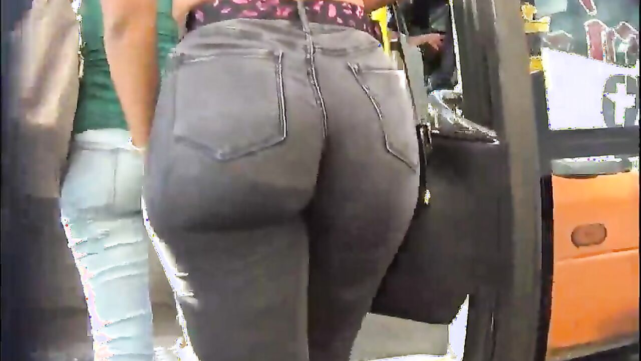 Big Ass Italian Cutie in Jeans